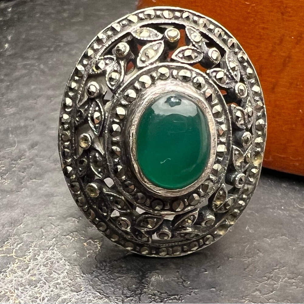Vintage Silver and Green Ring with Intricate Design